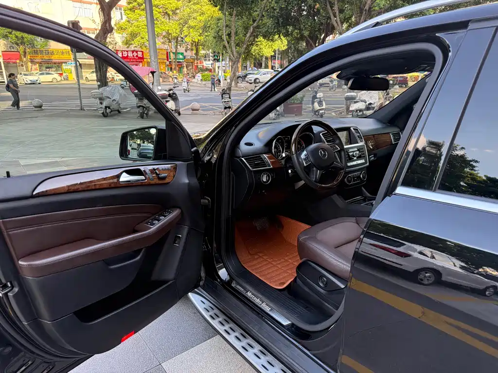Mercedes-Benz M-Class — миниатюра 10