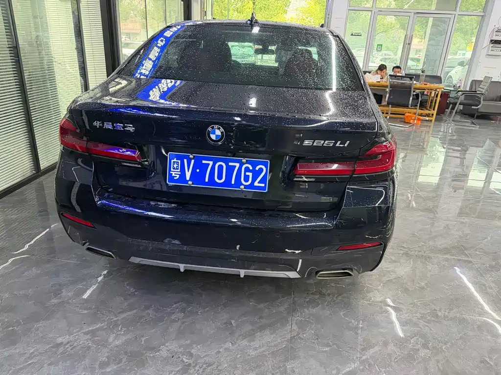 BMW 5 Series — миниатюра 10