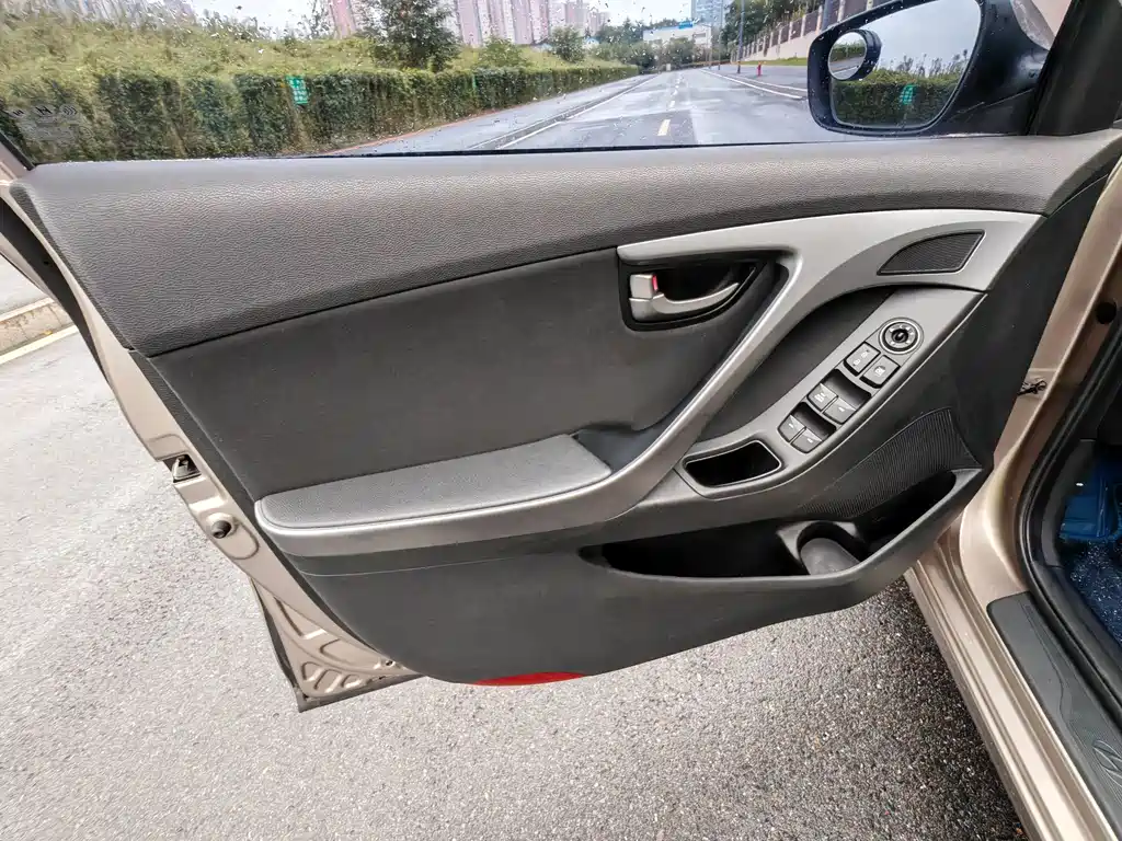 Hyundai Elantra Langdong — миниатюра 11