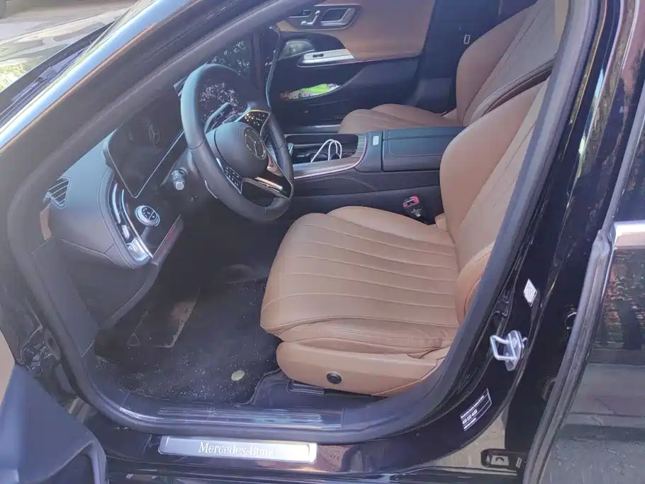 Mercedes-Benz E-Class — миниатюра 9