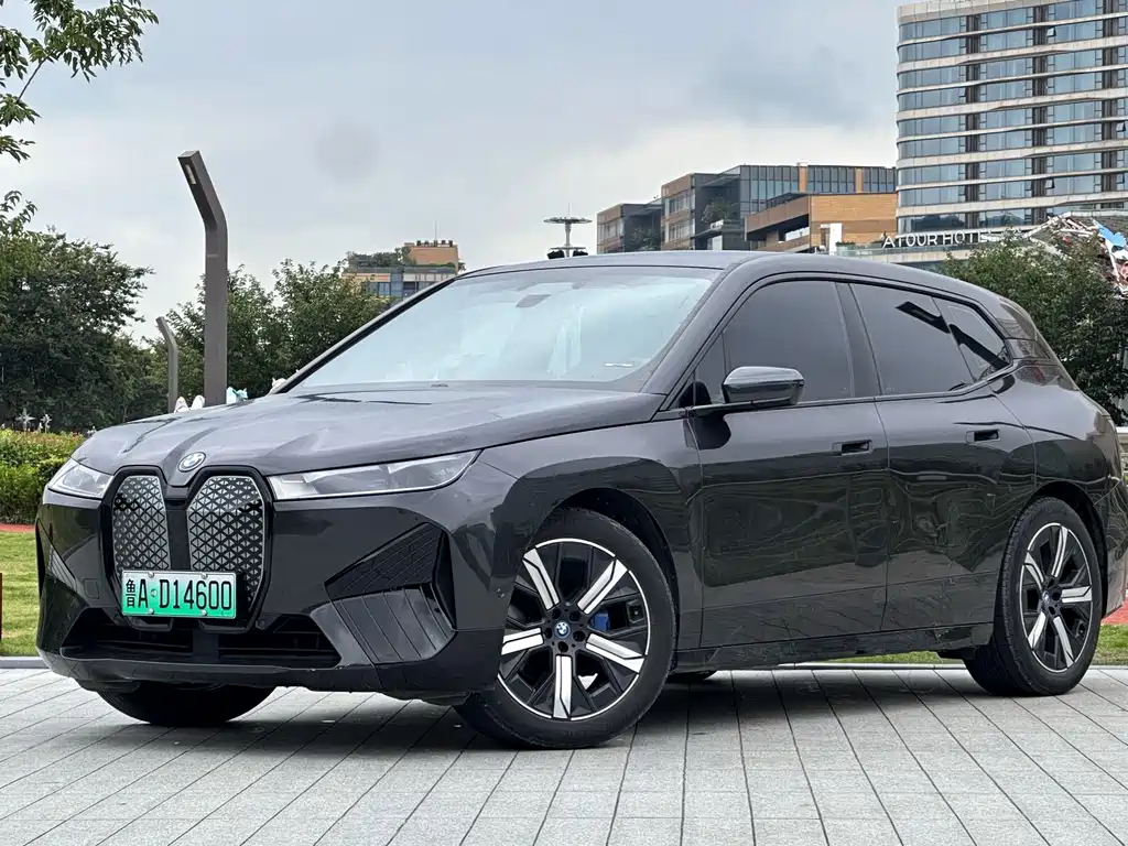 BMW iX