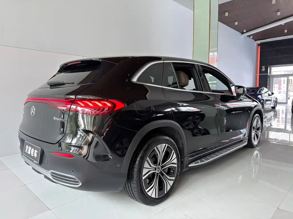 Mercedes-Benz EQE SUV — миниатюра 15