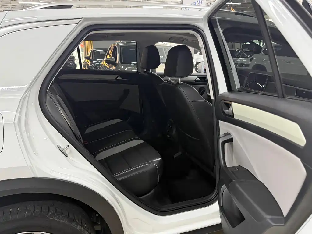 Volkswagen T-Roc — миниатюра 12