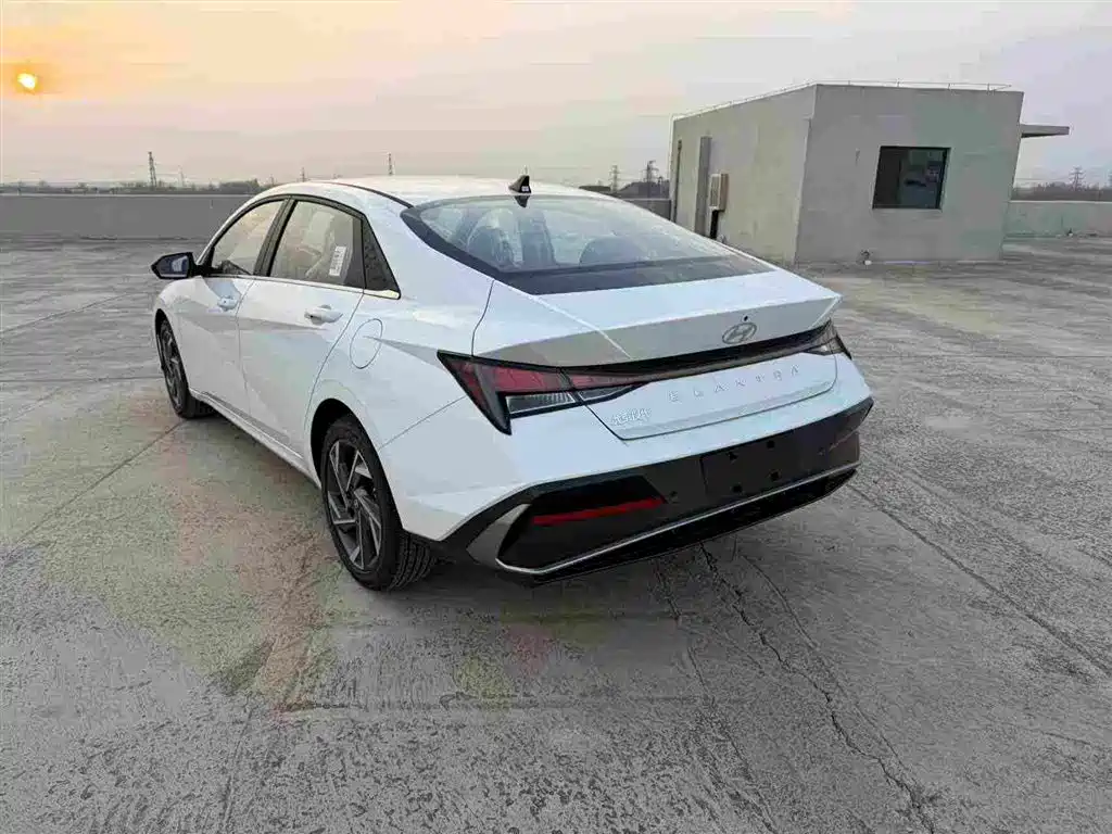 Hyundai Elantra — миниатюра 7