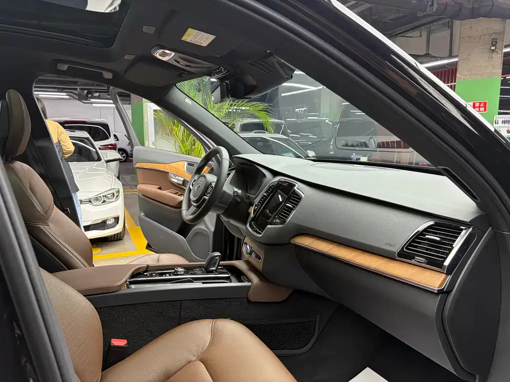 Volvo XC90 — миниатюра 8