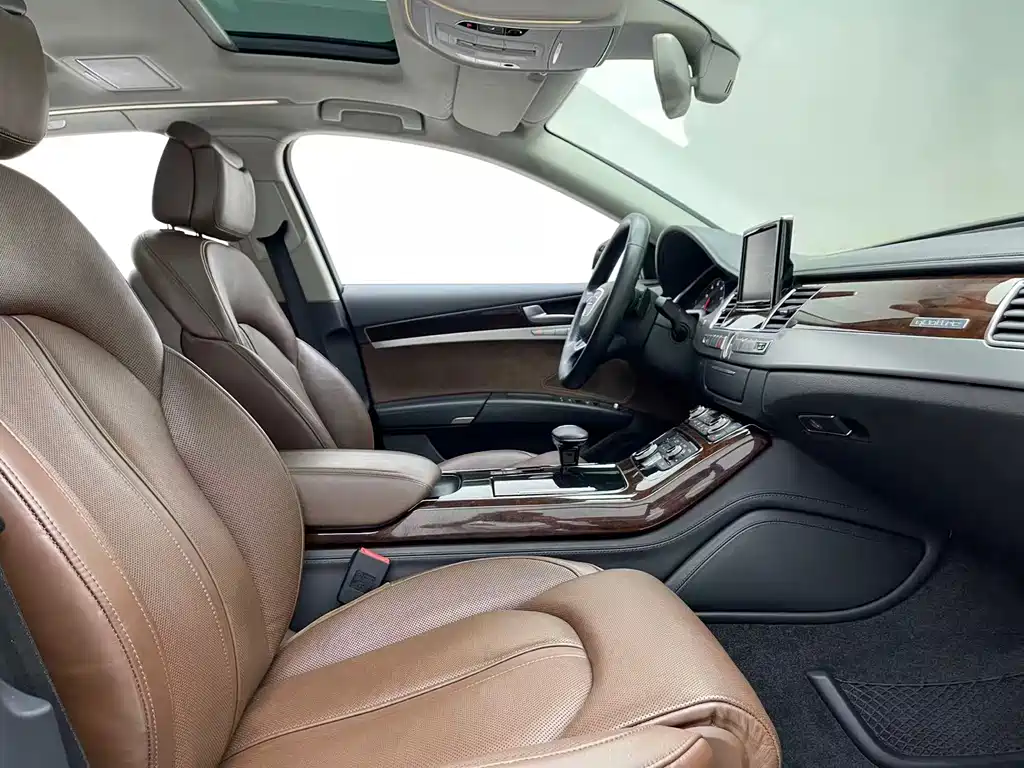 Audi A8 — миниатюра 6
