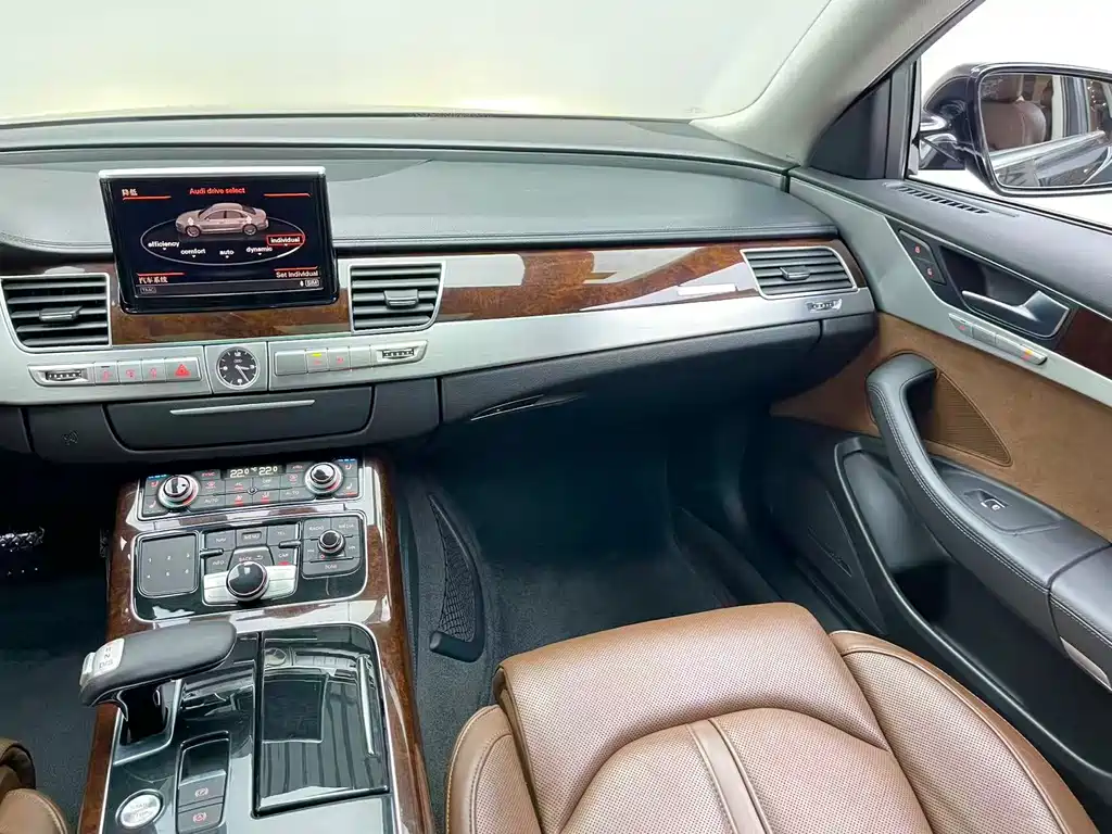 Audi A8 — миниатюра 5