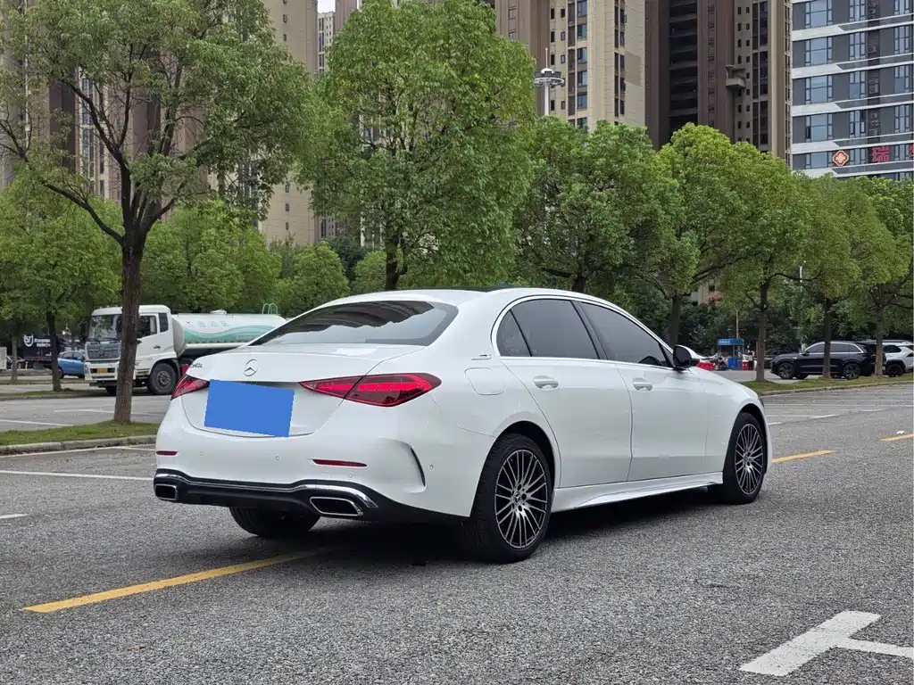 Mercedes-Benz C-Class — миниатюра 11