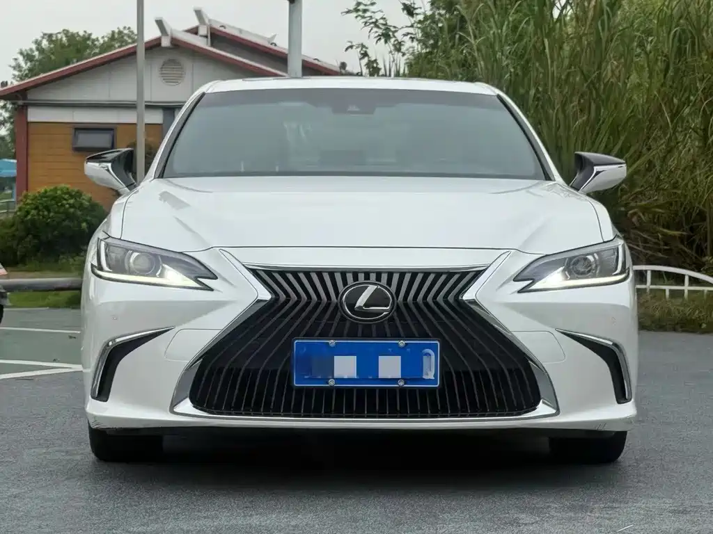 Lexus ES — миниатюра 2