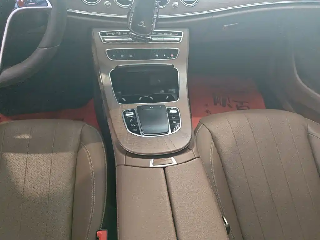 Mercedes-Benz E-Class — миниатюра 7
