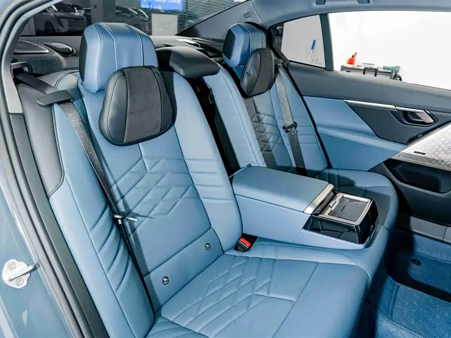 BMW 5 Series — миниатюра 24