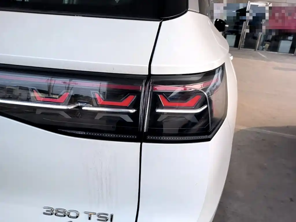Volkswagen Tavendor 2023 380TSI R-Line