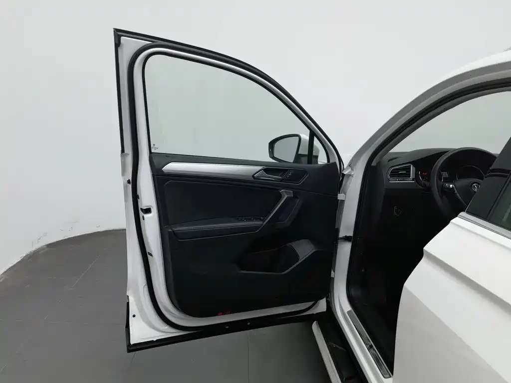 Volkswagen Tiguan L — миниатюра 8