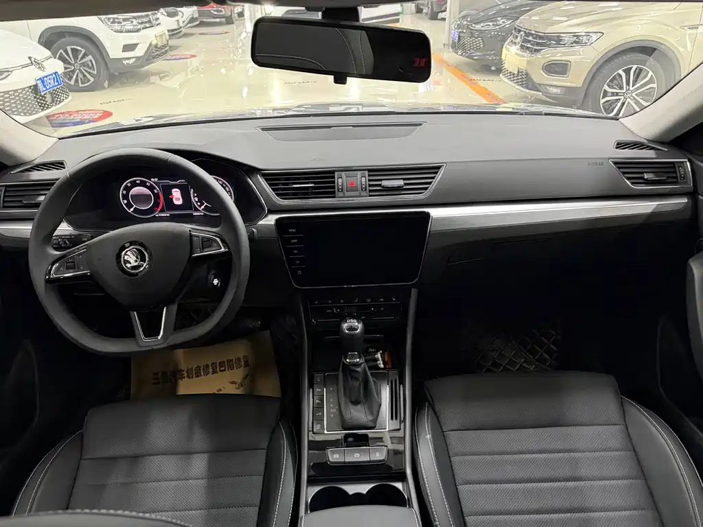 Skoda Superb — миниатюра 6