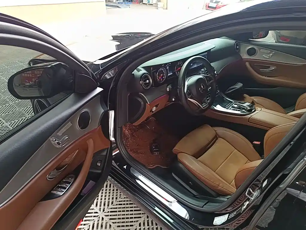 Mercedes-Benz E-Class — миниатюра 16