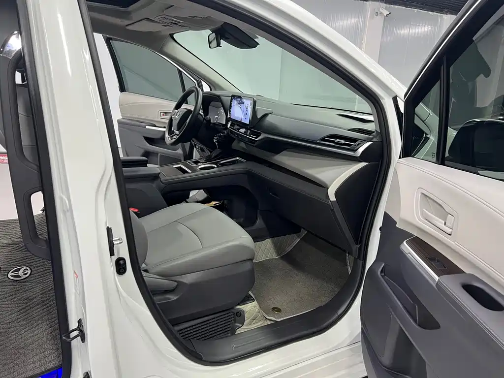 Toyota Granvia — миниатюра 19
