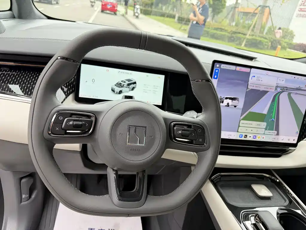 Zeekr 009 — миниатюра 10