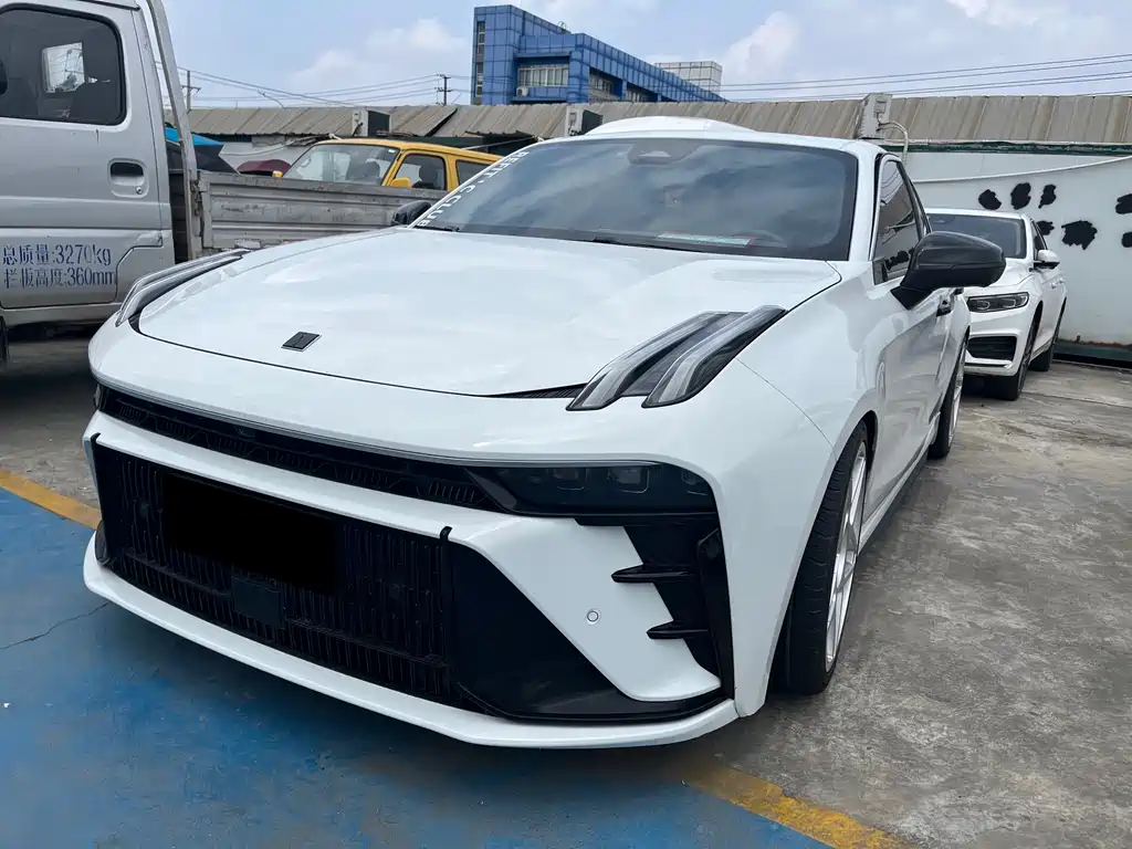 Купить Lynk & Co 03