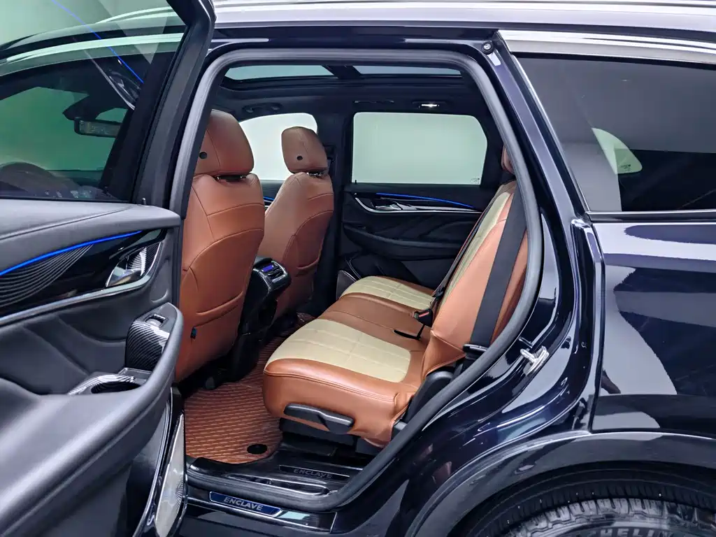 Buick Enclave — миниатюра 17