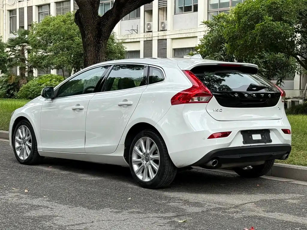 Volvo V40 2016 T4