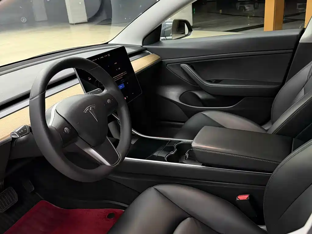 Tesla Model 3 — миниатюра 7