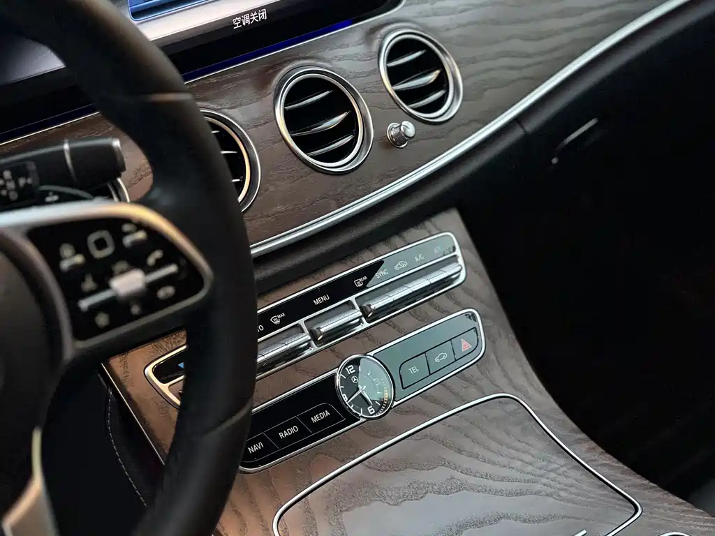Mercedes-Benz E-Class — миниатюра 4