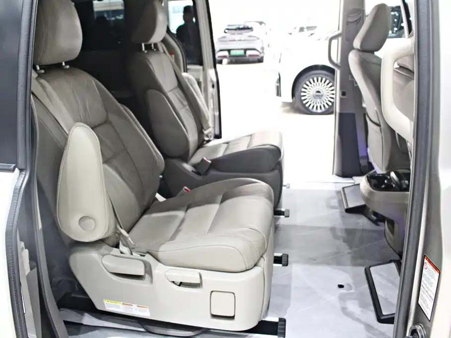 Toyota Sienna — миниатюра 11