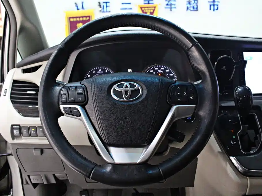Toyota Sienna — миниатюра 6