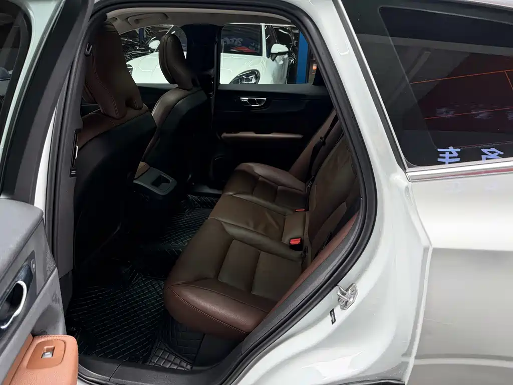 Volvo XC60 — миниатюра 9
