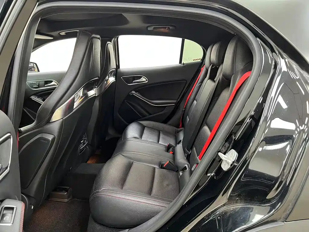 Mercedes-Benz GLA AMG — миниатюра 17