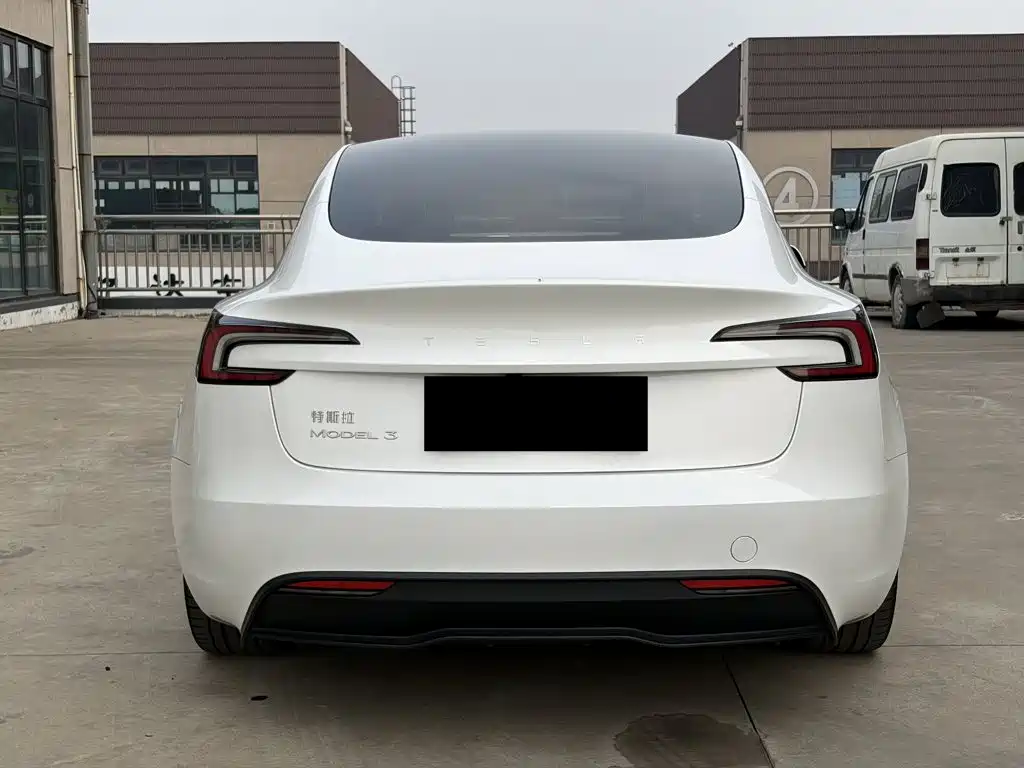 Tesla Model 3 — миниатюра 8