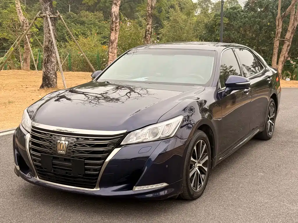 Toyota Crown 2018