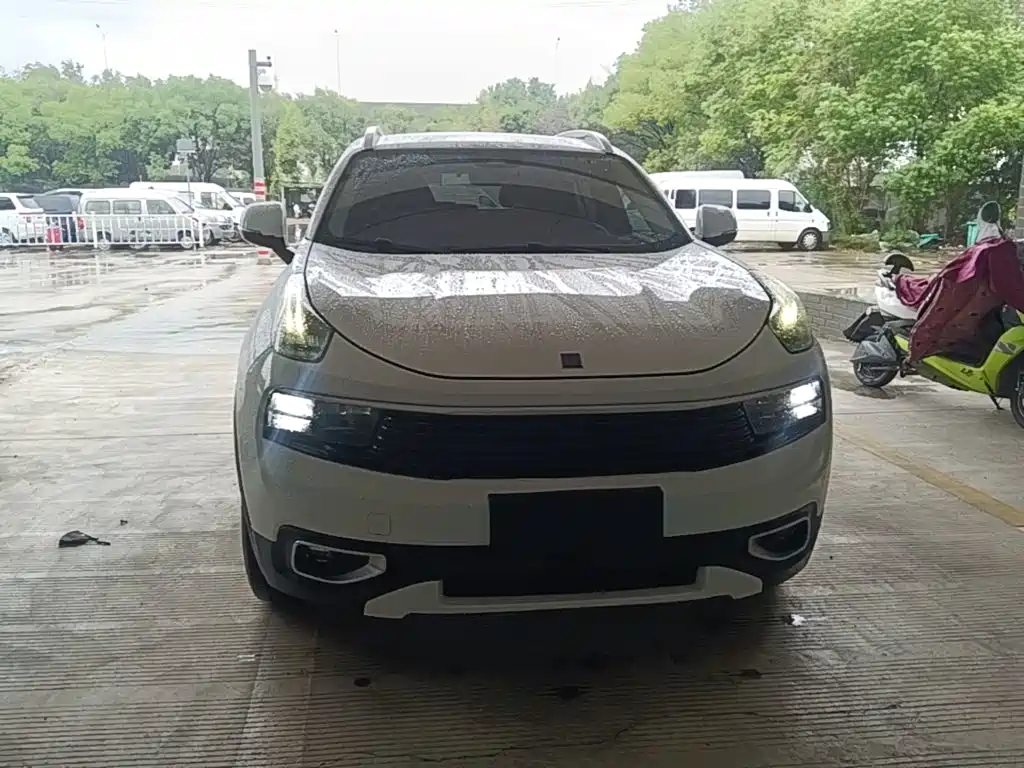 Lynk & Co 01 — миниатюра 3