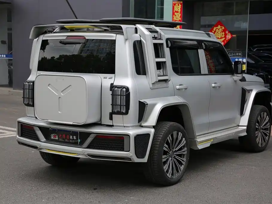 TANK CO CREATION TANK 300