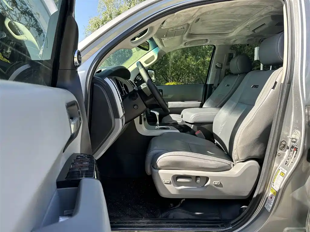 Toyota Sequoia 2014 5.7L AT