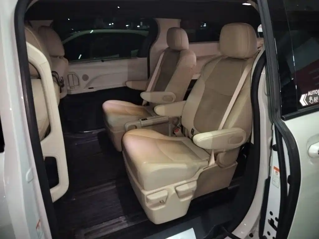 Toyota Granvia — миниатюра 13