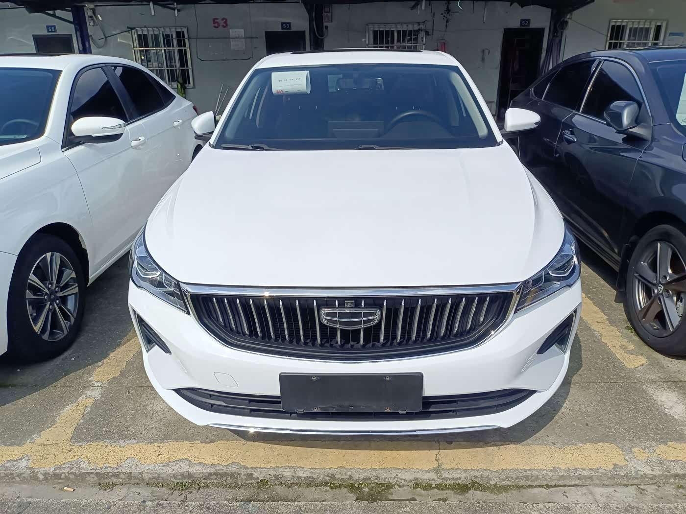Geely Emgrand 1.5 л 2023 г. Белый, пробег 37000 км