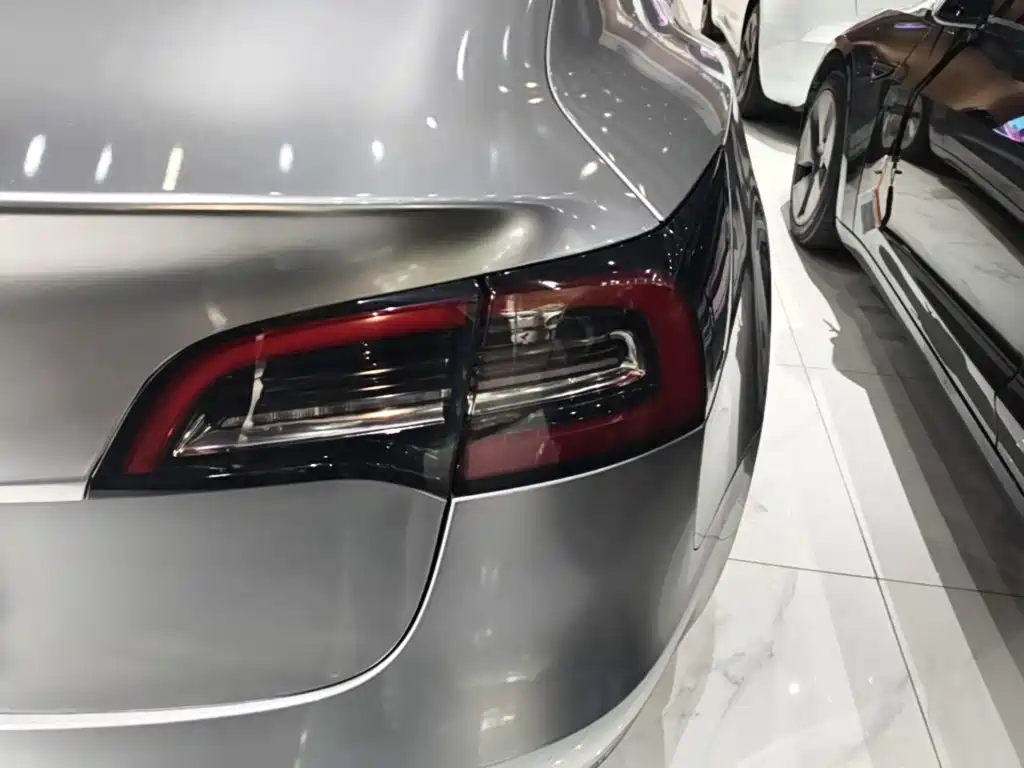 Tesla Model 3 — миниатюра 8