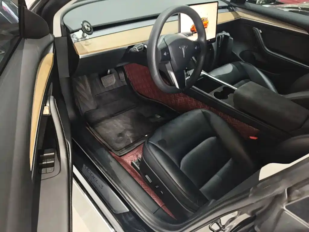 Tesla Model 3 — миниатюра 16