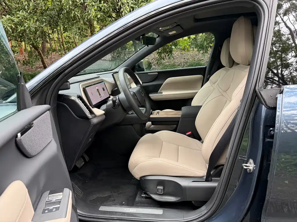 Volvo XC70 PHEV — миниатюра 4
