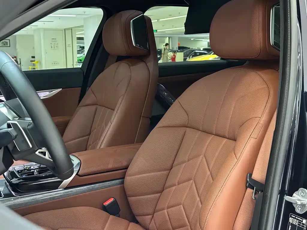 BMW i7 — миниатюра 6