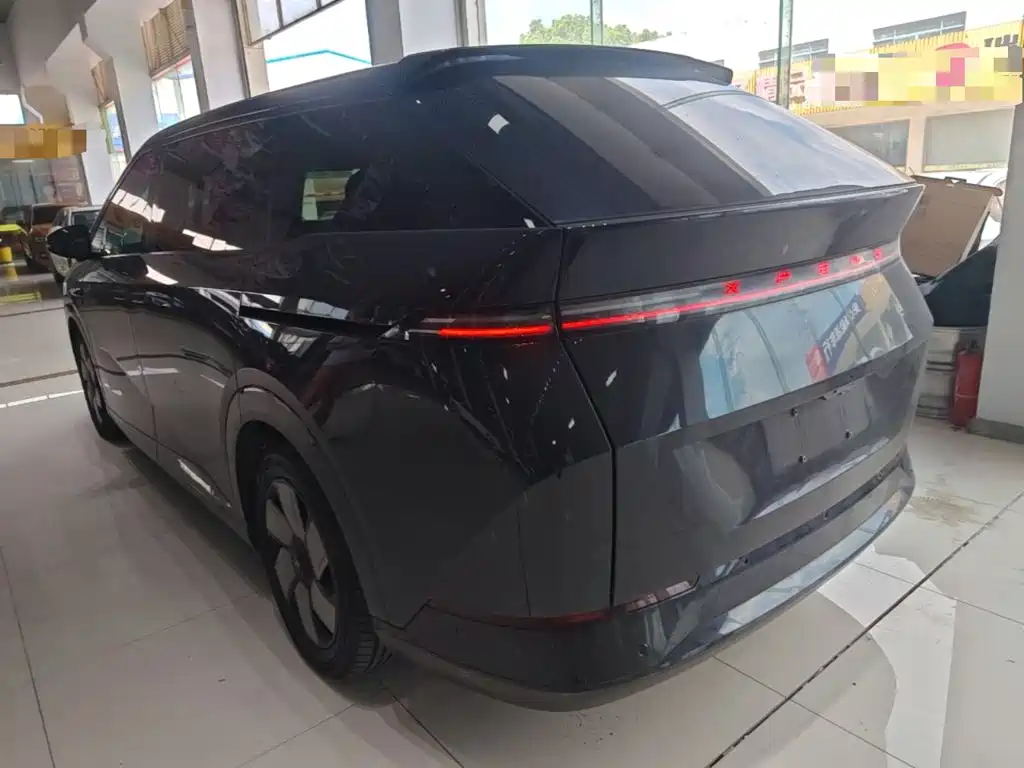 XPeng X9 — миниатюра 5