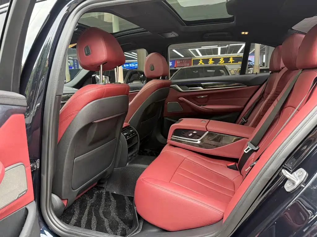 BMW 5 Series — миниатюра 10