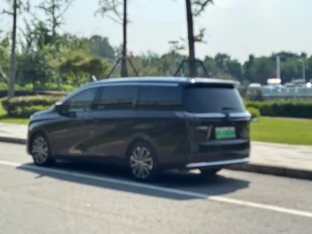 GAC Motor 传祺E8 PHEV — миниатюра 8