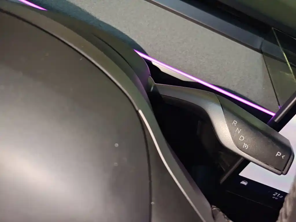 Tesla Model Y — миниатюра 14