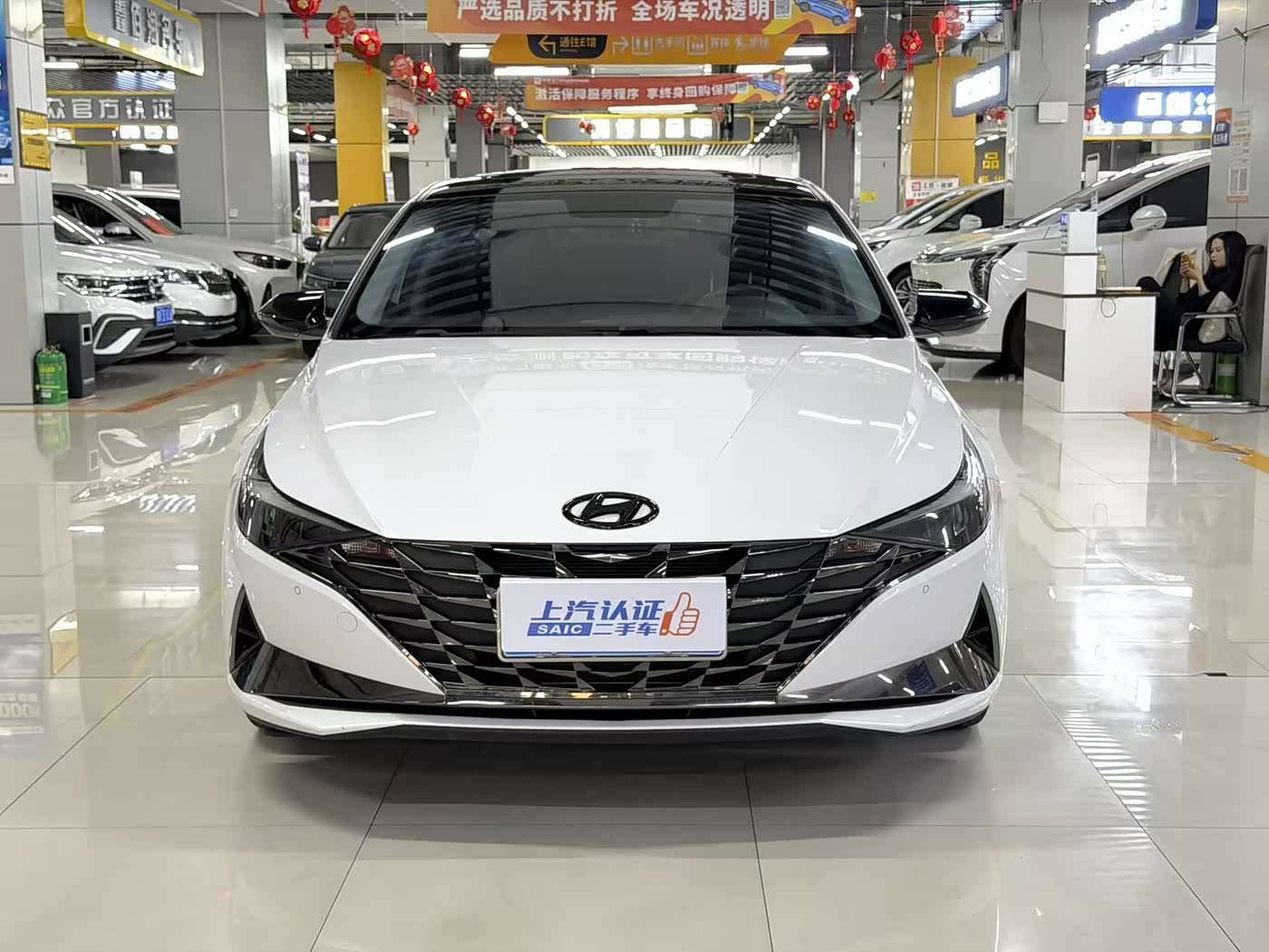 Hyundai Elantra 1.5 л 2023 г. Белый, пробег 31000 км