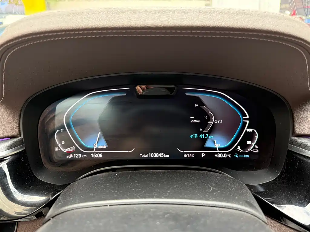 BMW 5 Series New Energy — миниатюра 11