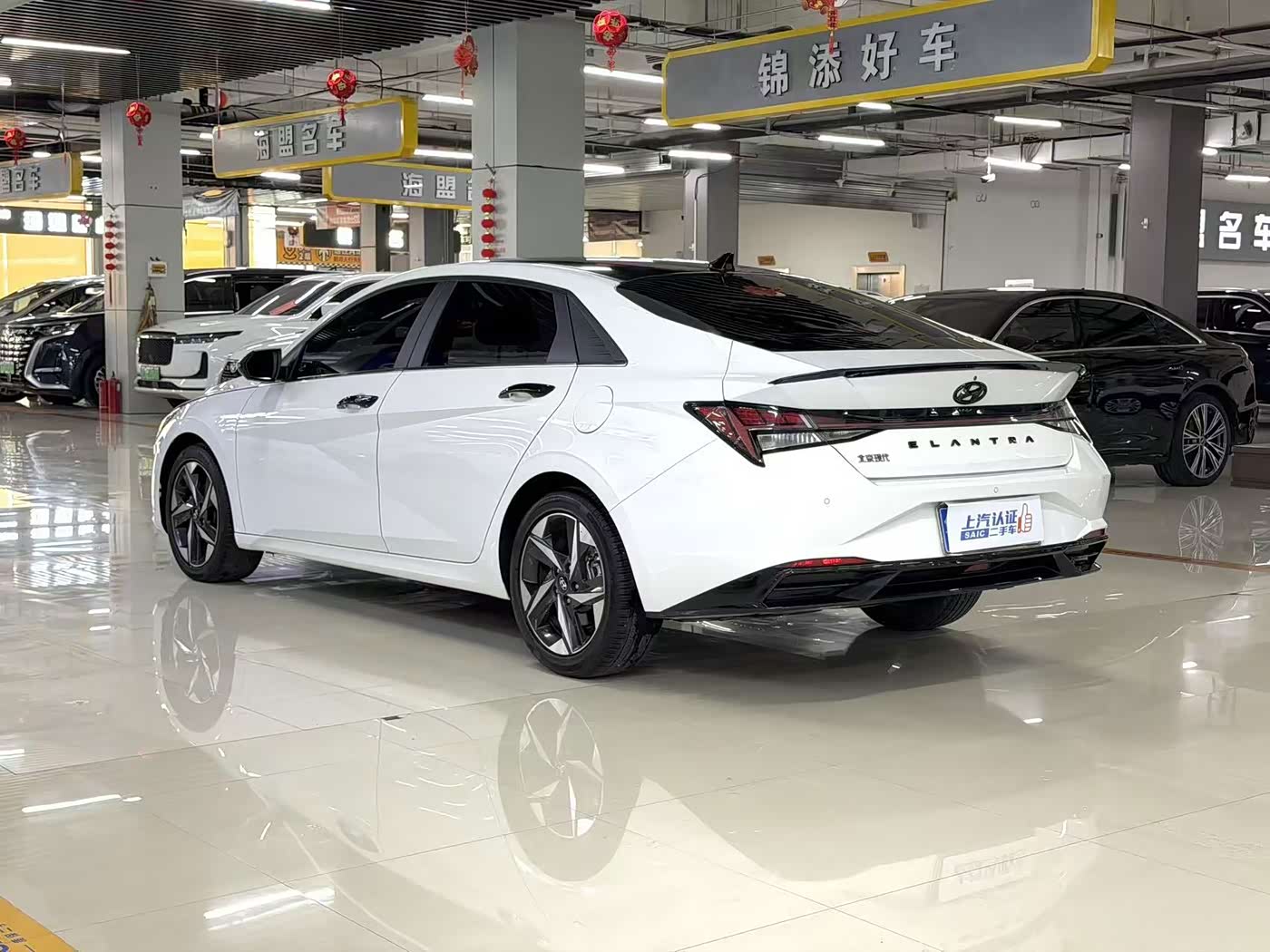 Hyundai Elantra 1.5 л 2023 г. Белый, пробег 31000 км