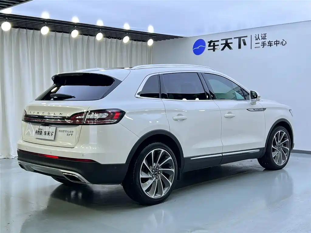 Lincoln Nautilus 2021 2.7T