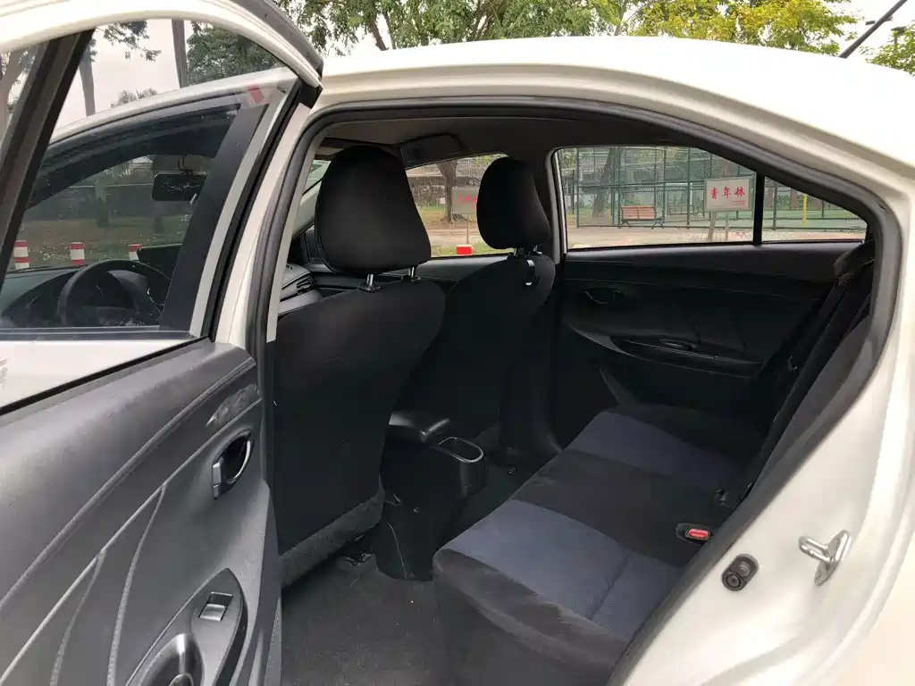 Toyota Yaris L — миниатюра 7